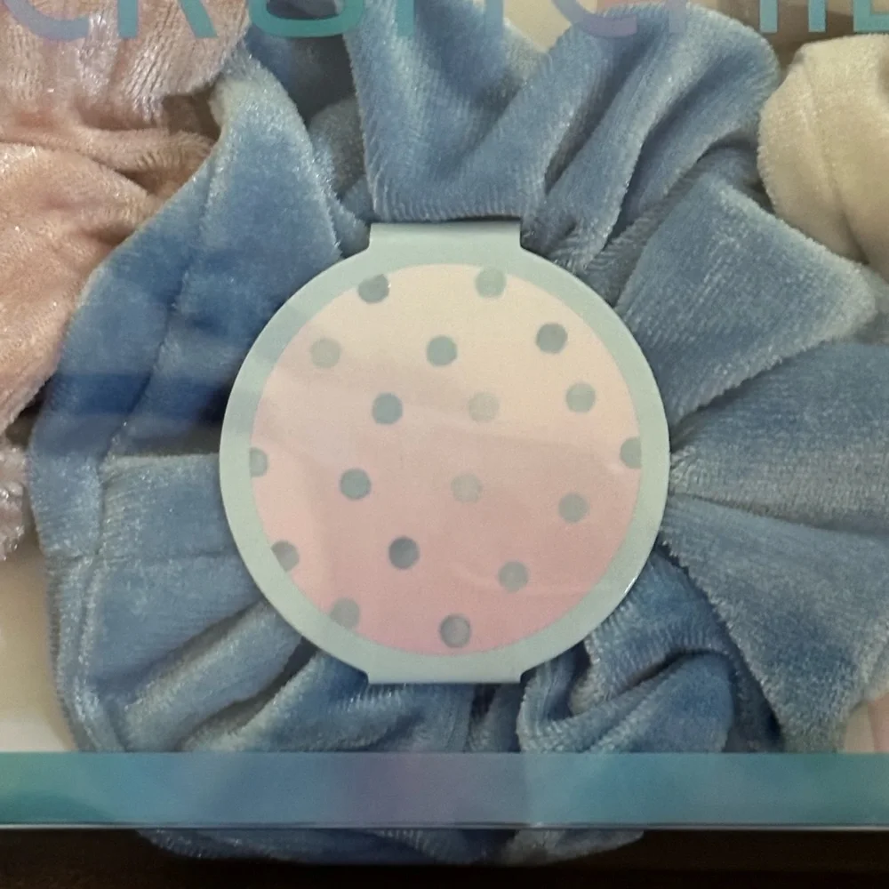 Girl’s six days of scrunchies #1 hair accessory brand